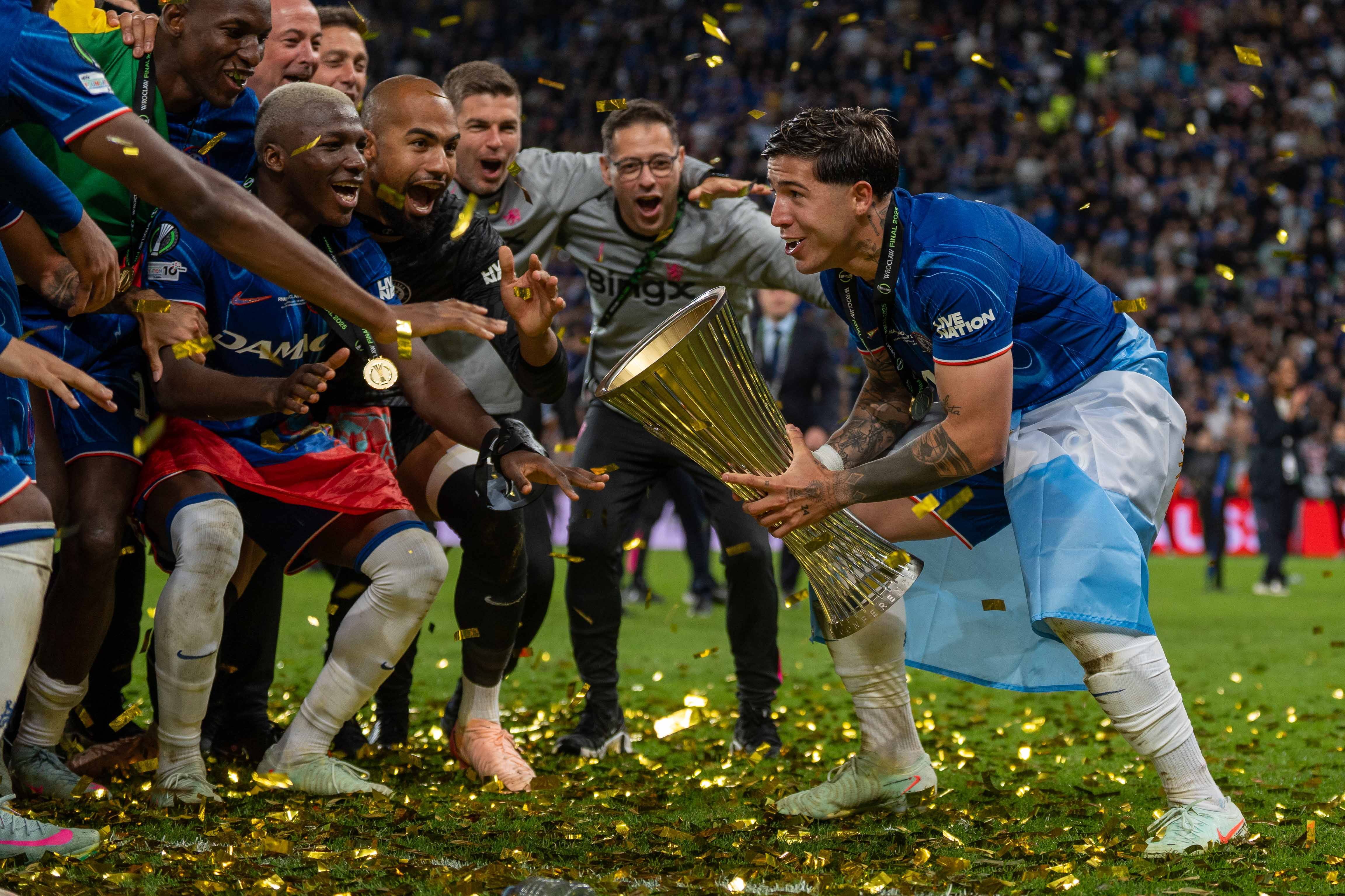 包含切尔西期待击败伯恩茅斯，稳固前四位置的词条