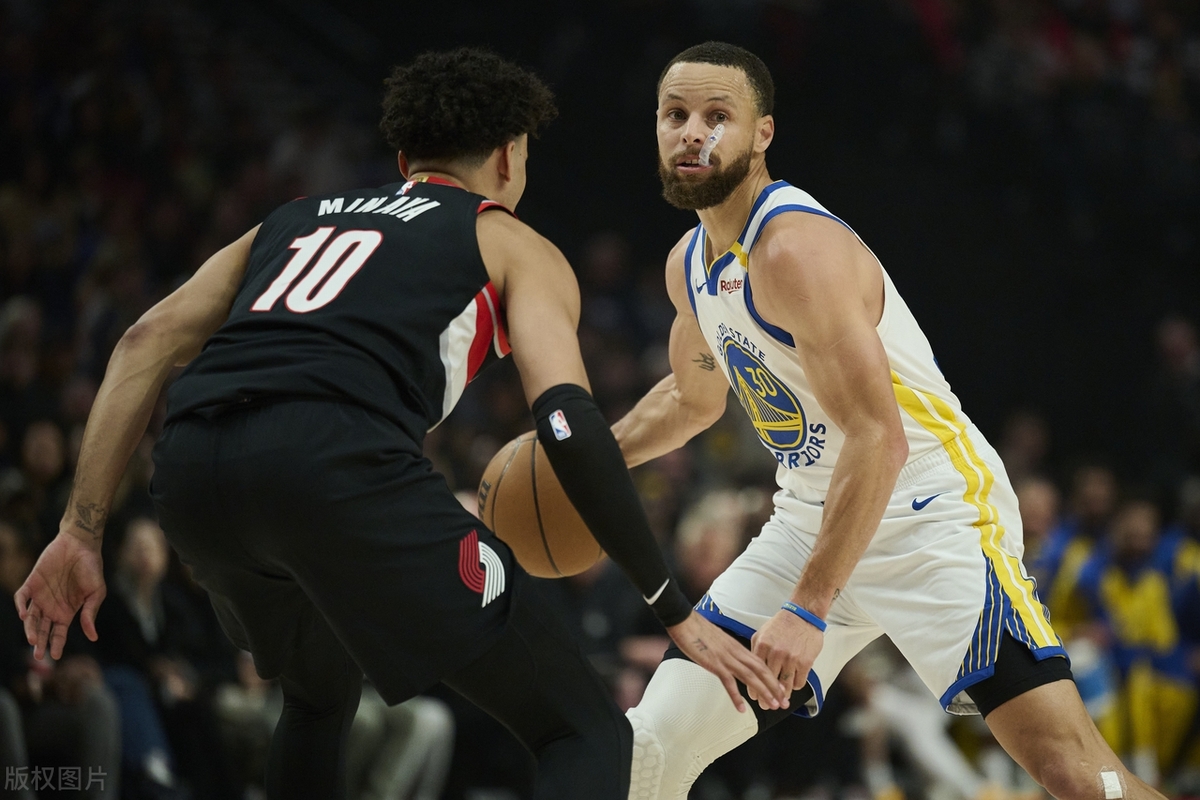 包含勇士遭爵士逆转，库里分助阵无用的词条