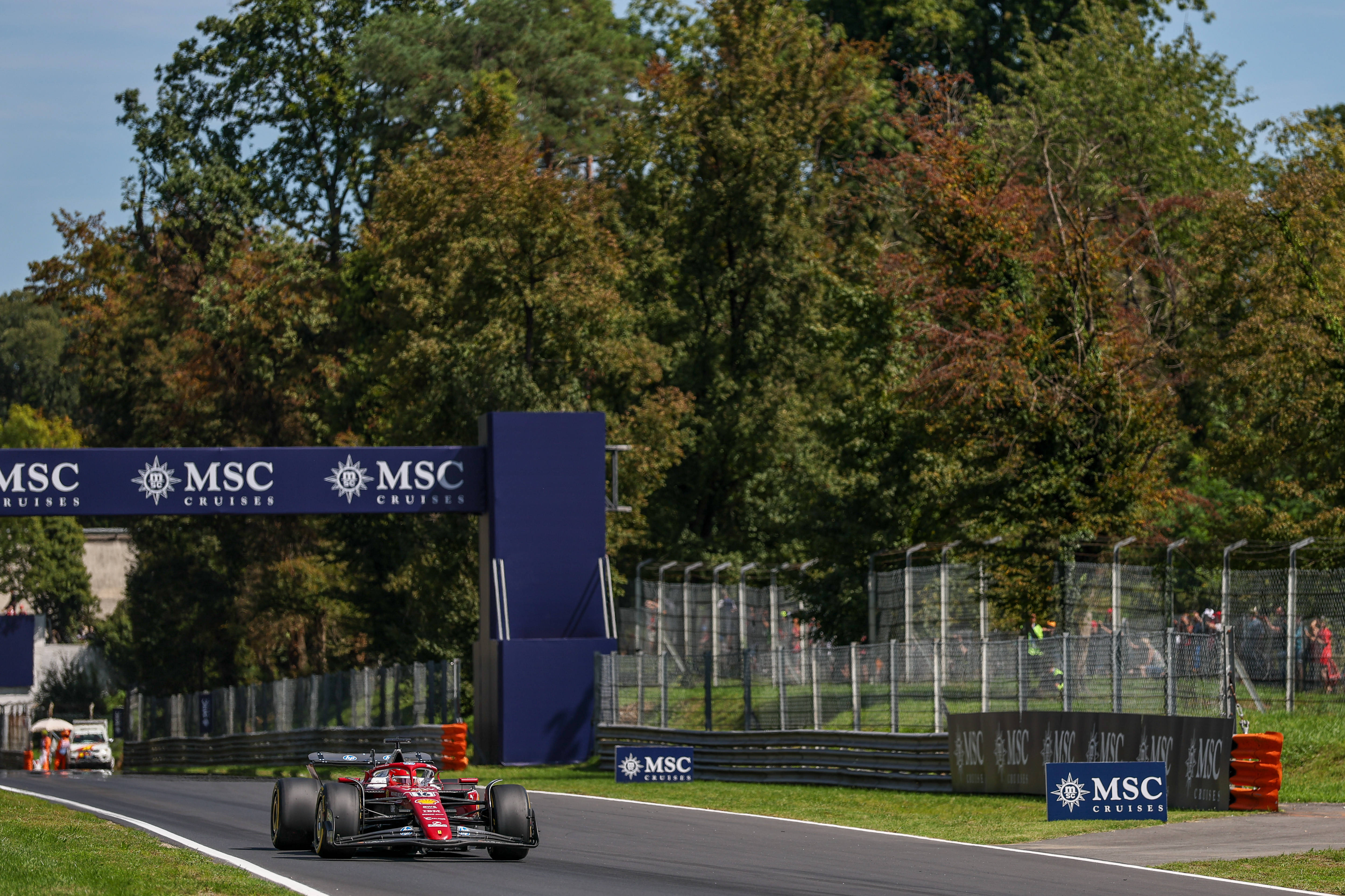 爱游戏APP-关于迈凯伦逆转雷诺车队，维斯塔潘点燃赛场的信息