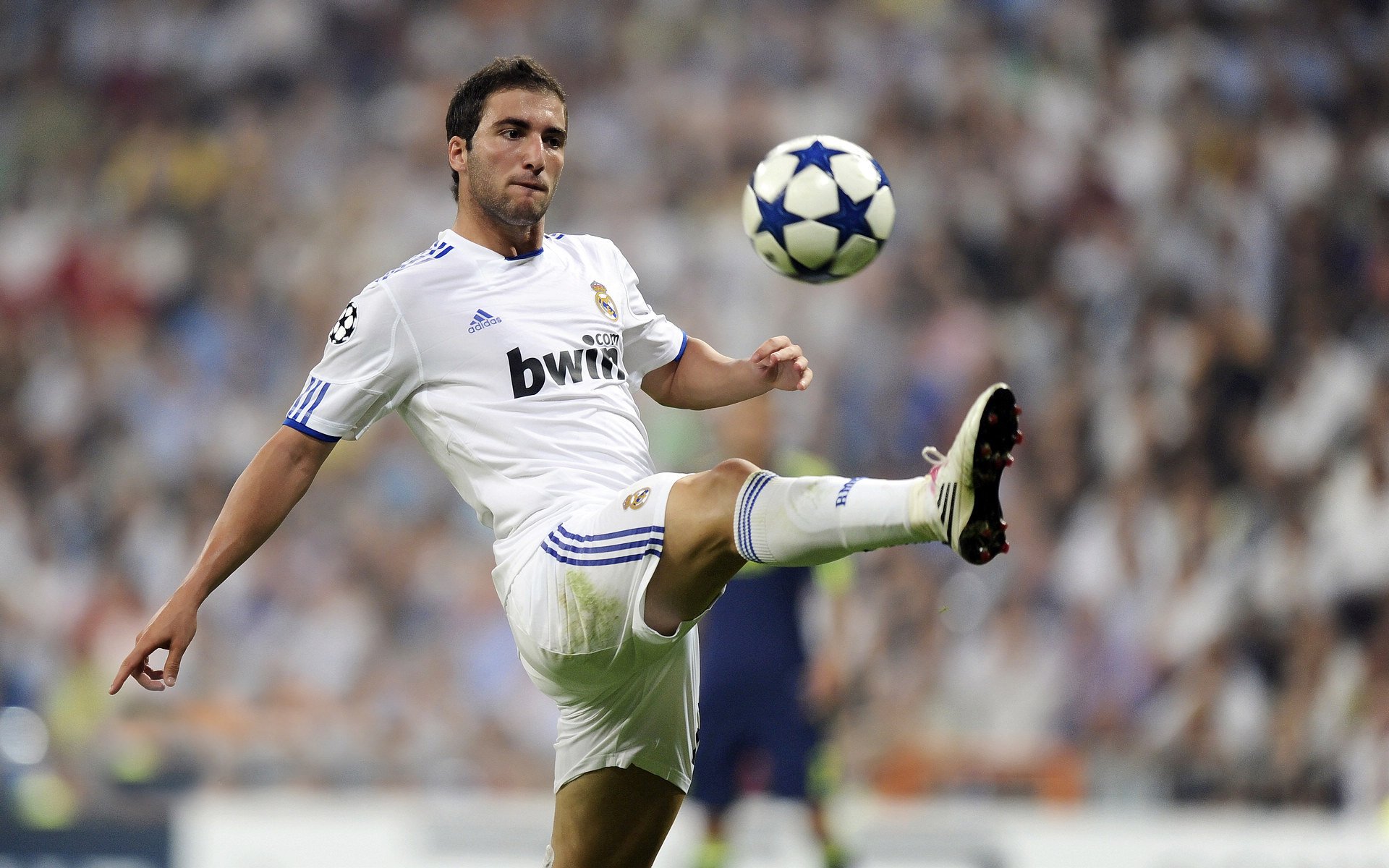 魔术巅峰对决，范弗利特关键时刻助上海队胜出