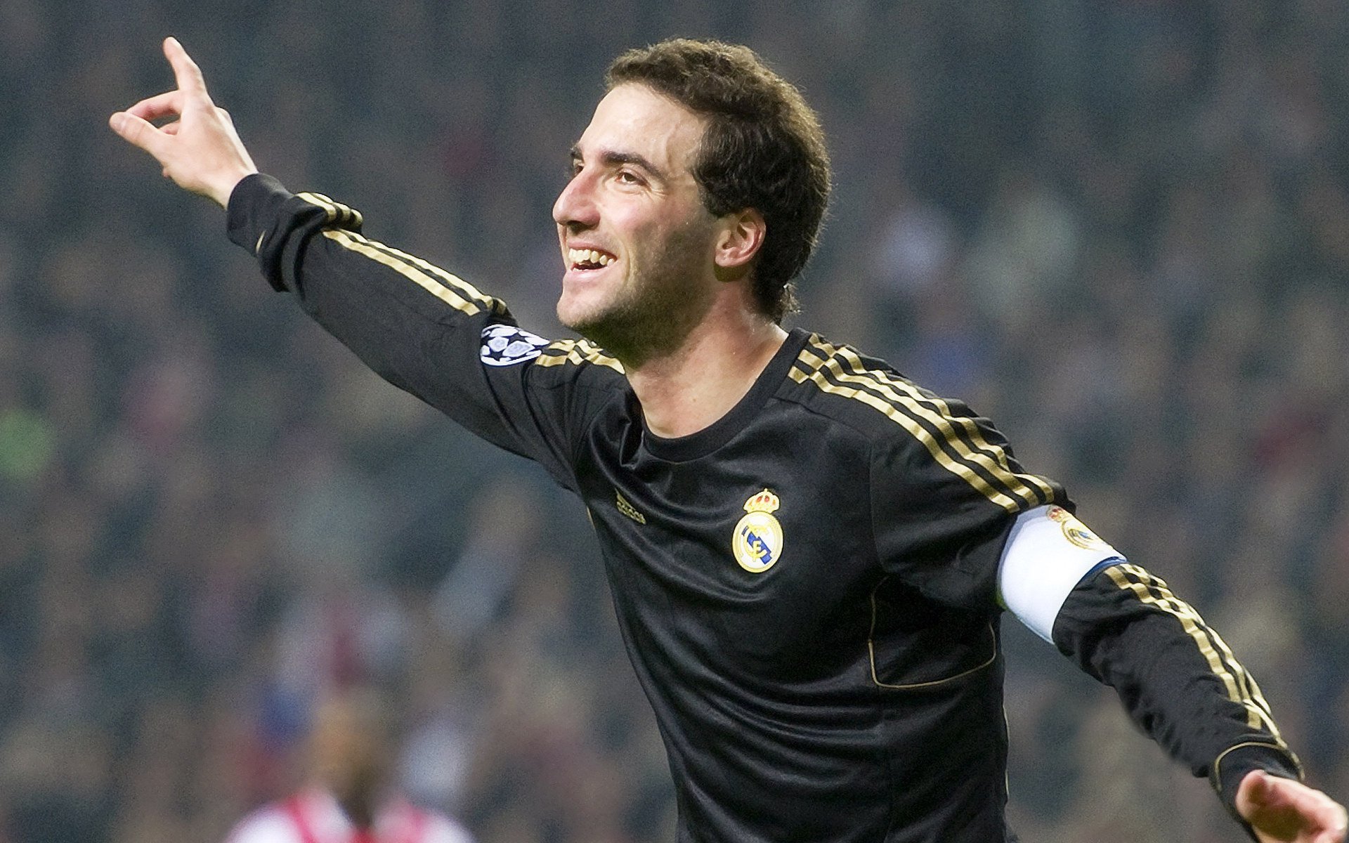 魔术巅峰对决，范弗利特关键时刻助上海队胜出